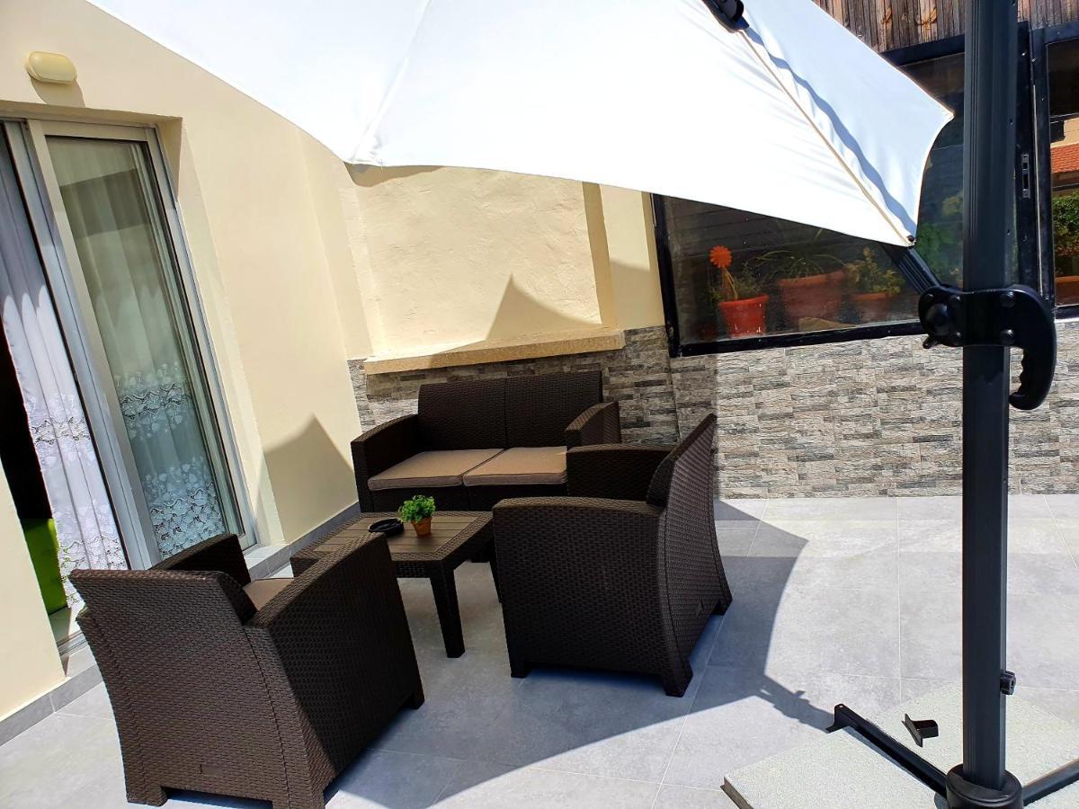 2 Bedroom Cozy Apartment Near Tourist Area, 200M From Sea Paphos Exterior foto